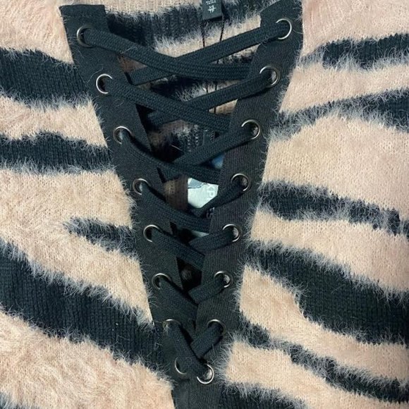 NWT $70 EXPRESS Women XS Zebra Print Hi Lo Lace Up Sweater Top Fuzzy Oversized - Picture 4 of 5